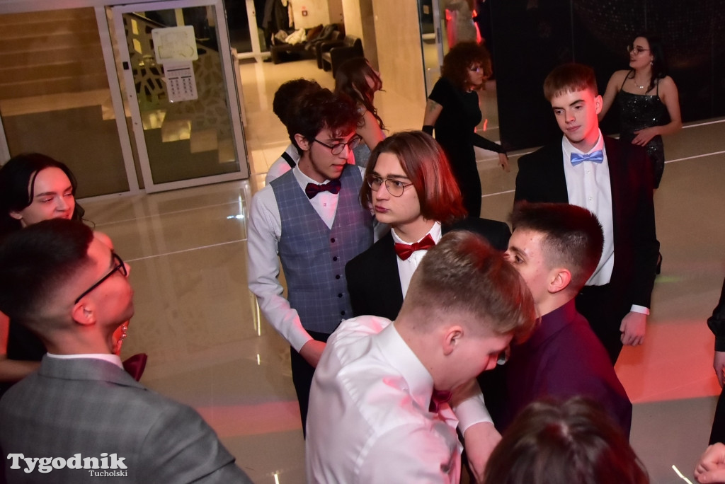 Studniówka LO - IMPREZA i ZDJĘCIA NA ŚCIANCE