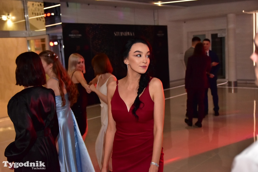Studniówka LO - IMPREZA i ZDJĘCIA NA ŚCIANCE