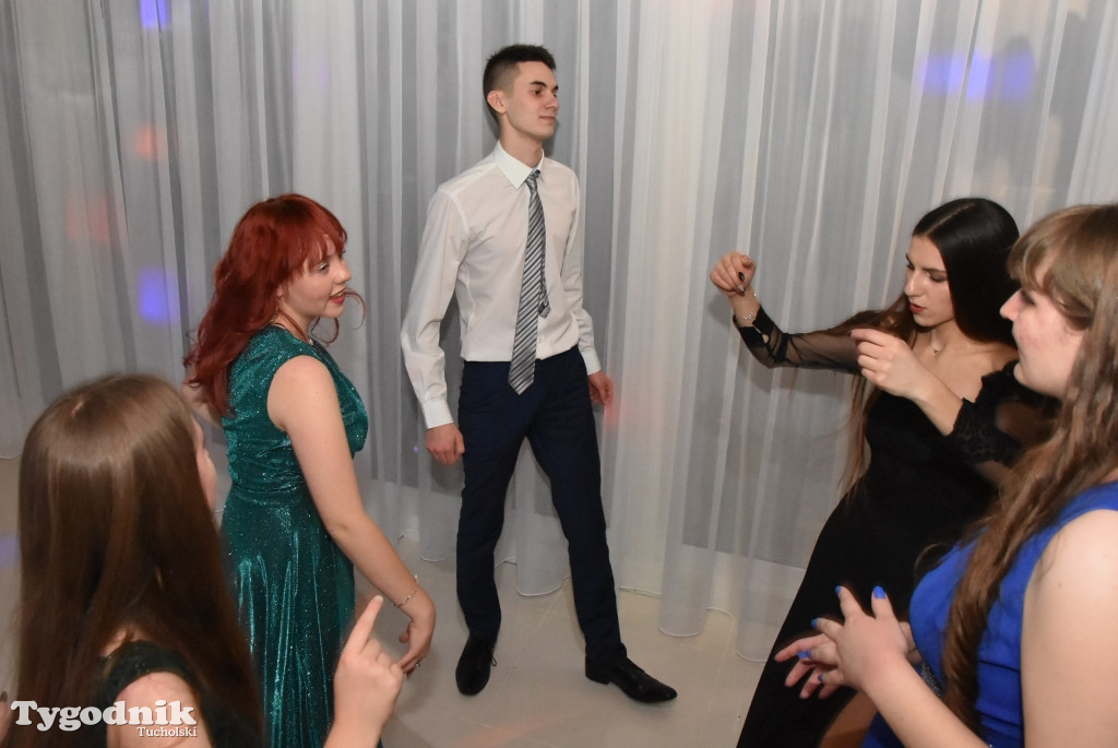 Studniówka LO - IMPREZA i ZDJĘCIA NA ŚCIANCE