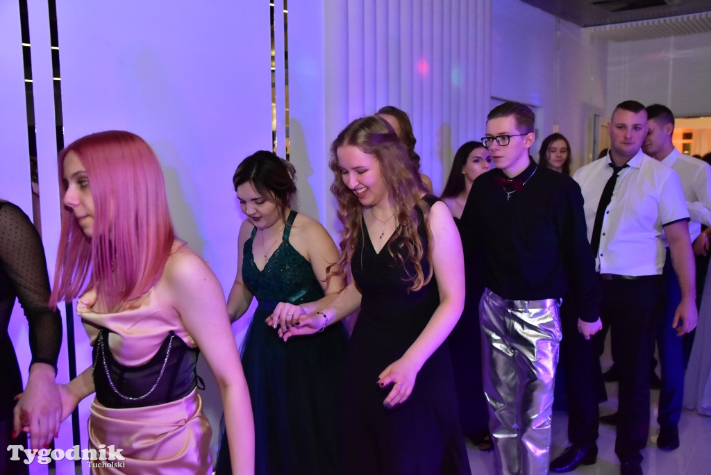 Studniówka LO - IMPREZA i ZDJĘCIA NA ŚCIANCE