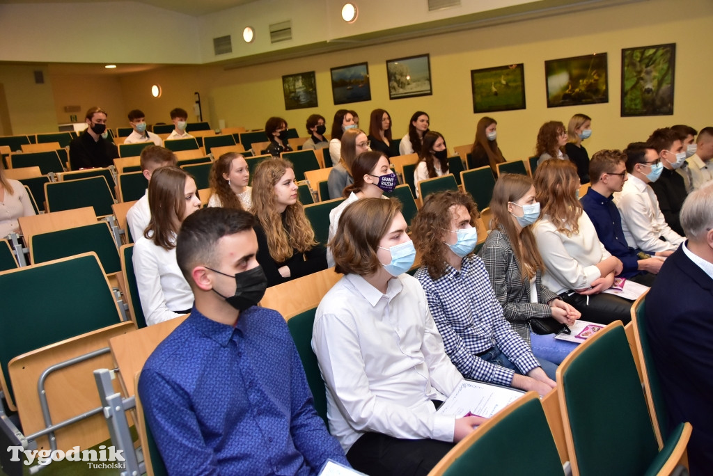 Stypendia starosty tucholskiego. Rozdanie gratulacji