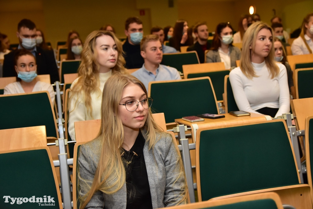 Stypendia starosty tucholskiego. Rozdanie gratulacji