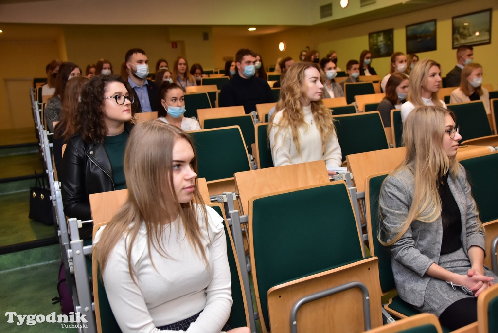 Stypendia starosty tucholskiego. Rozdanie gratulacji