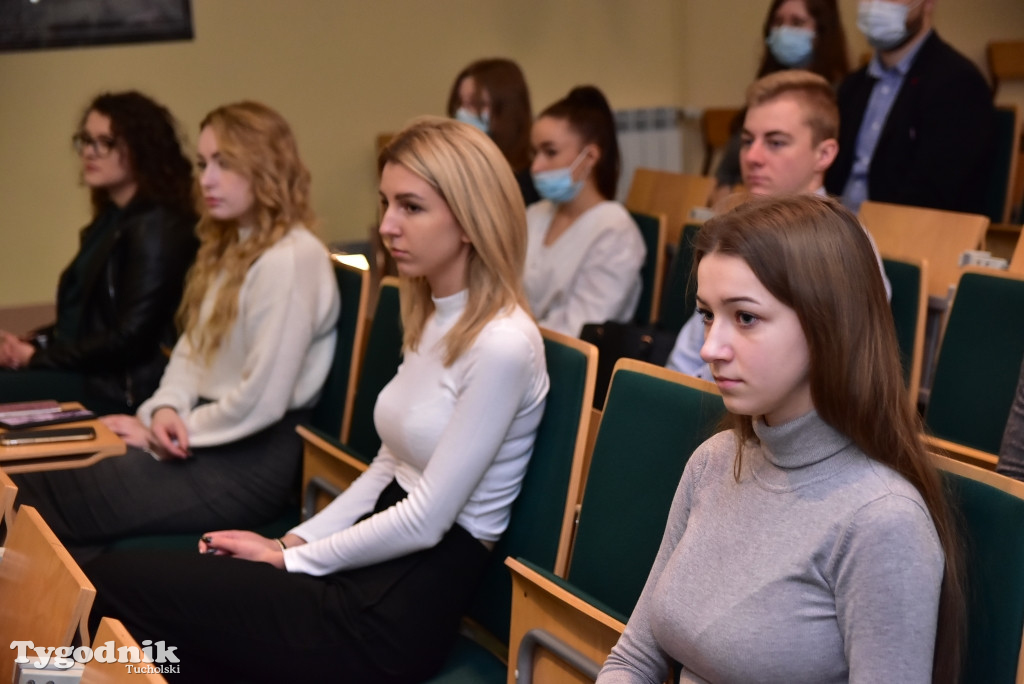 Stypendia starosty tucholskiego. Rozdanie gratulacji