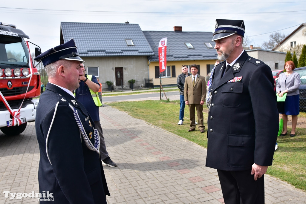 Drożdzienica świętuje i wita wóz dla OSP