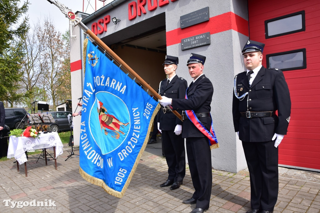 Drożdzienica świętuje i wita wóz dla OSP