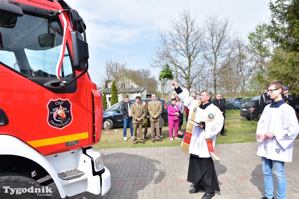 Drożdzienica świętuje i wita wóz dla OSP