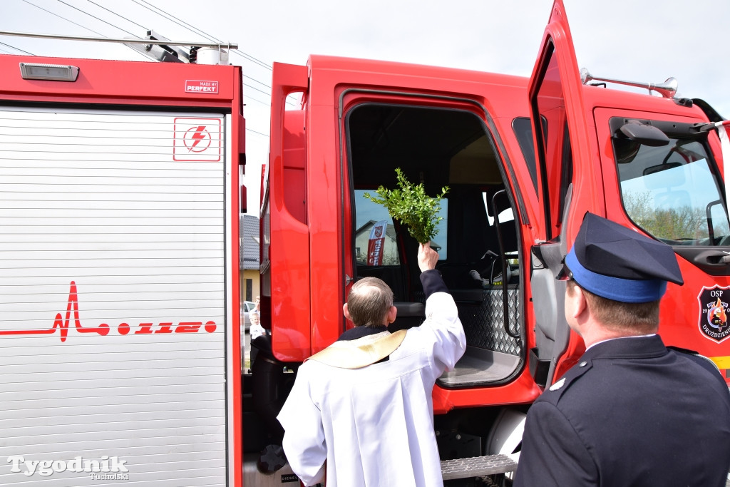 Drożdzienica świętuje i wita wóz dla OSP