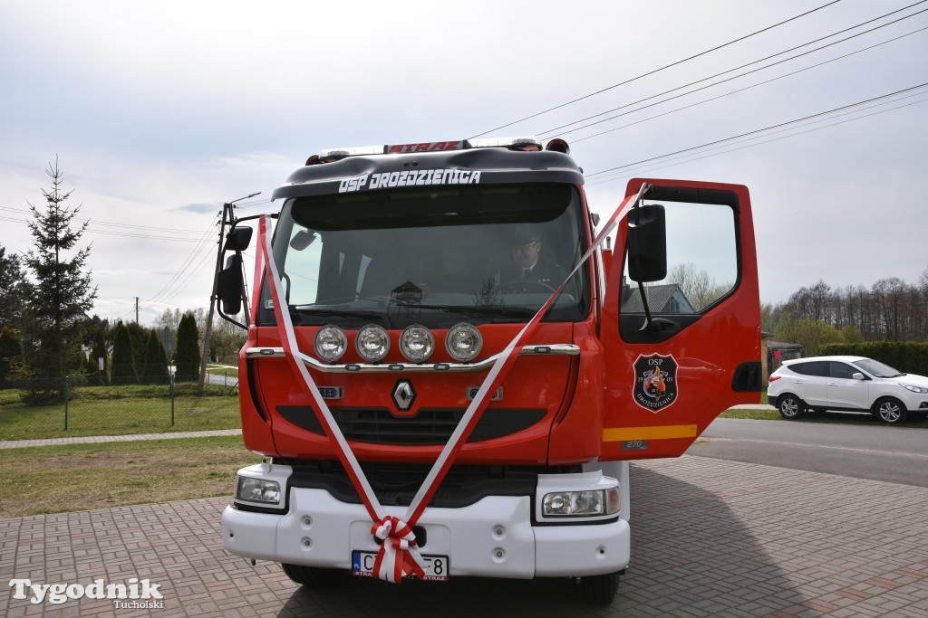 Drożdzienica świętuje i wita wóz dla OSP