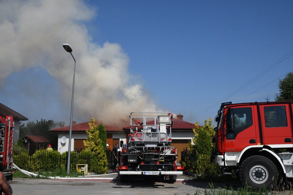 Pożar na os. Mickiewicza w Tucholi (26.08.22)