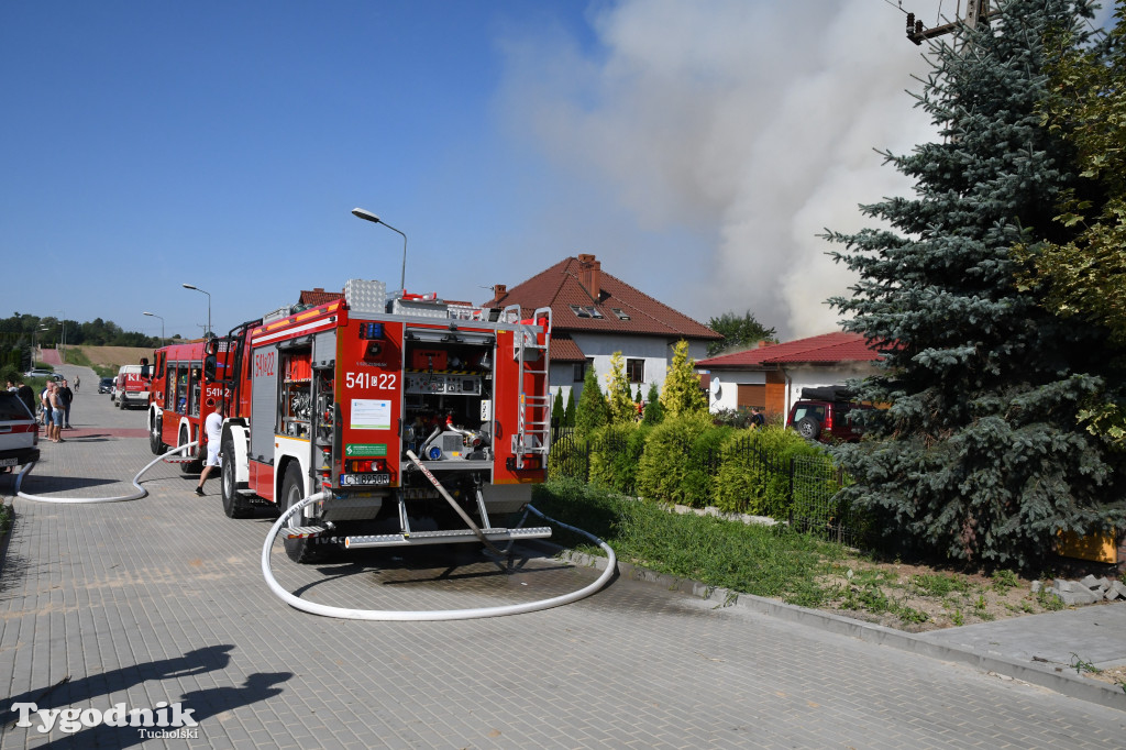 Pożar na os. Mickiewicza w Tucholi (26.08.22)