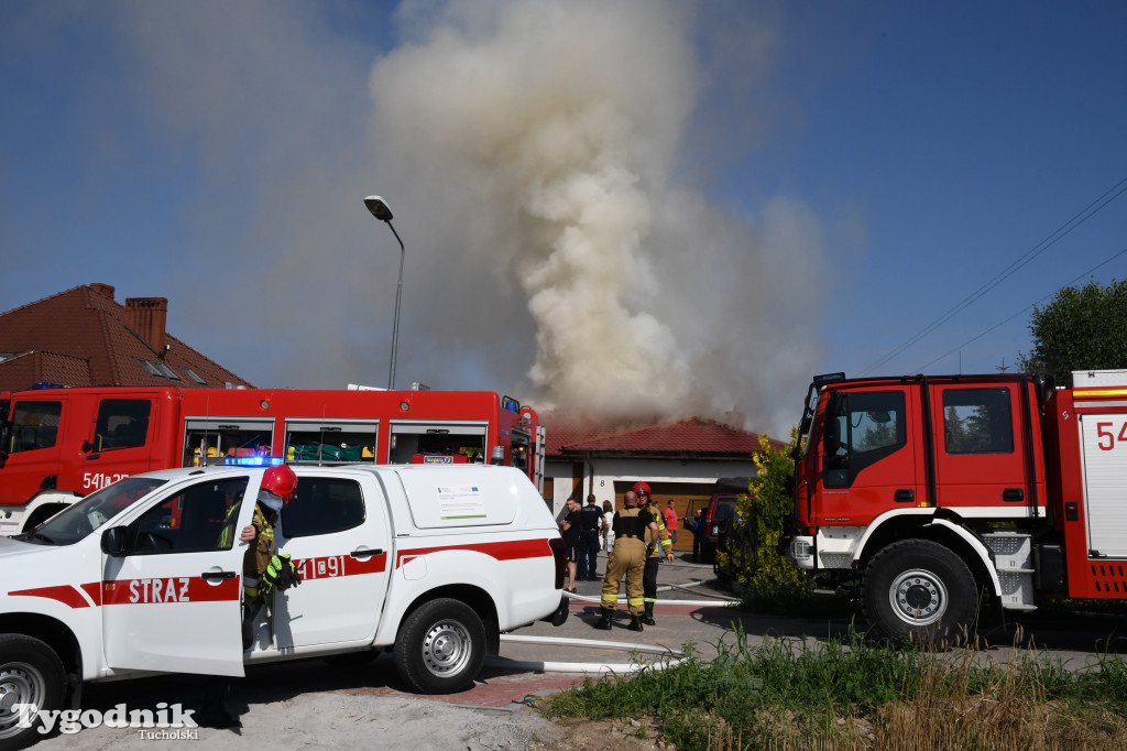 Pożar na os. Mickiewicza w Tucholi (26.08.22)