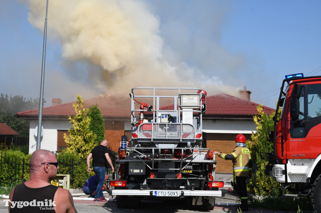 Pożar na os. Mickiewicza w Tucholi (26.08.22)