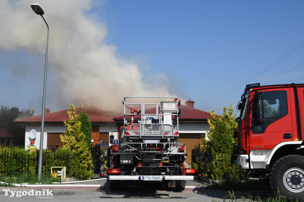 Pożar na os. Mickiewicza w Tucholi (26.08.22)