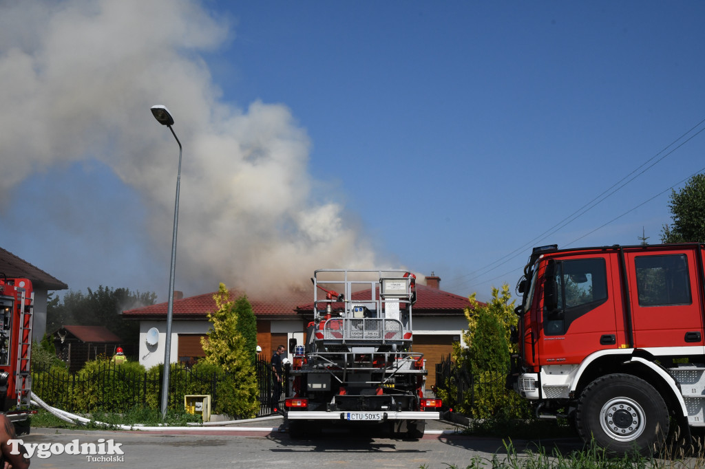 Pożar na os. Mickiewicza w Tucholi (26.08.22)