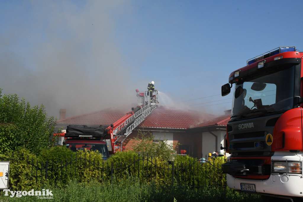 Pożar na os. Mickiewicza w Tucholi (26.08.22)