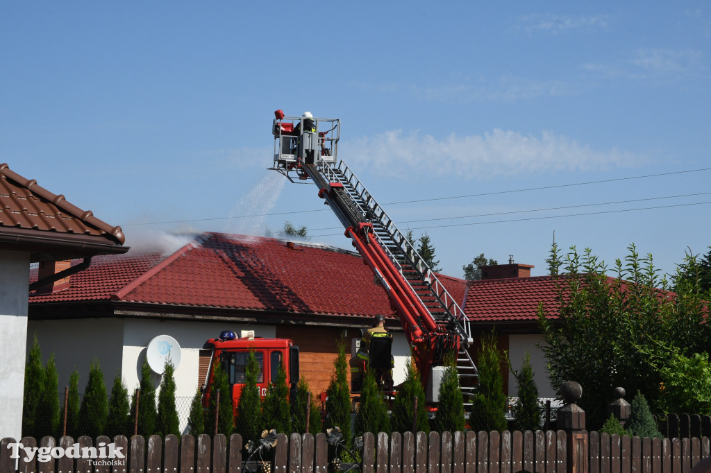 Pożar na os. Mickiewicza w Tucholi (26.08.22)