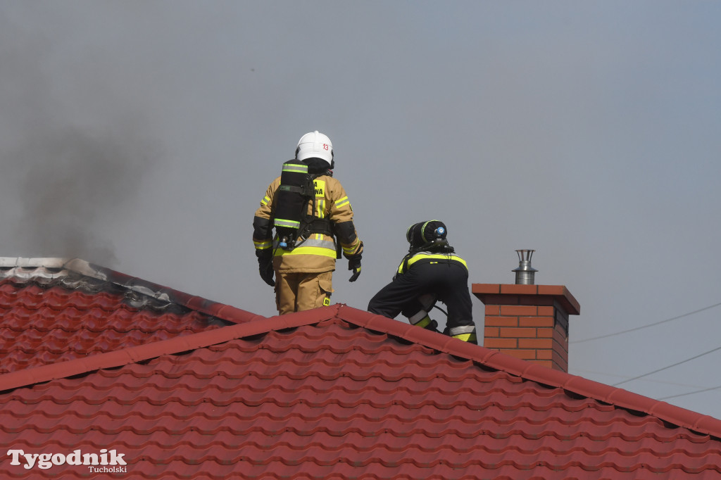 Pożar na os. Mickiewicza w Tucholi (26.08.22)