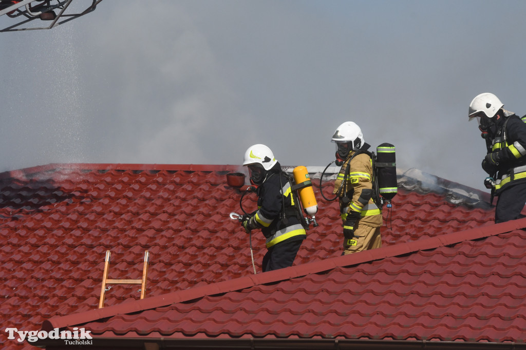 Pożar na os. Mickiewicza w Tucholi (26.08.22)