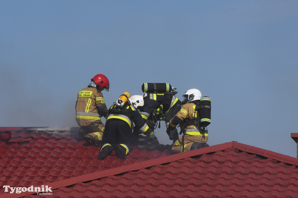 Pożar na os. Mickiewicza w Tucholi (26.08.22)