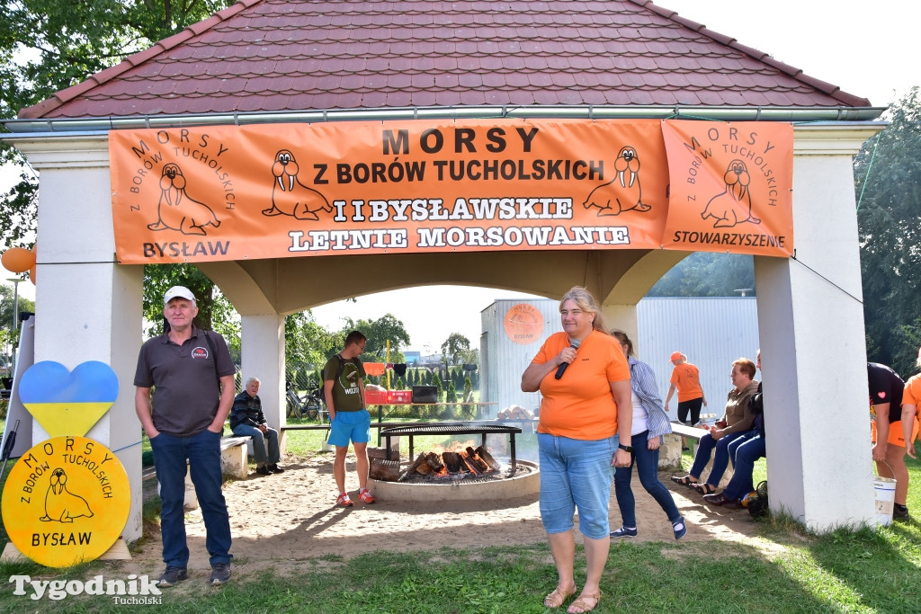 Morsy żegnają lato na plaży w Bysławiu