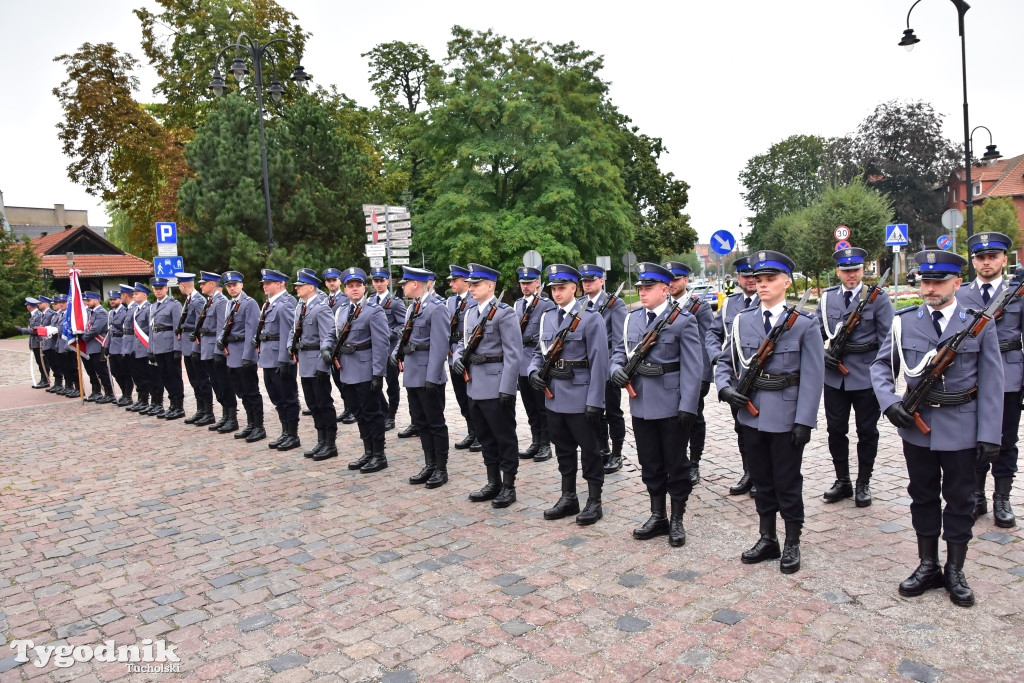 Nadanie sztandaru KPP w Tucholi