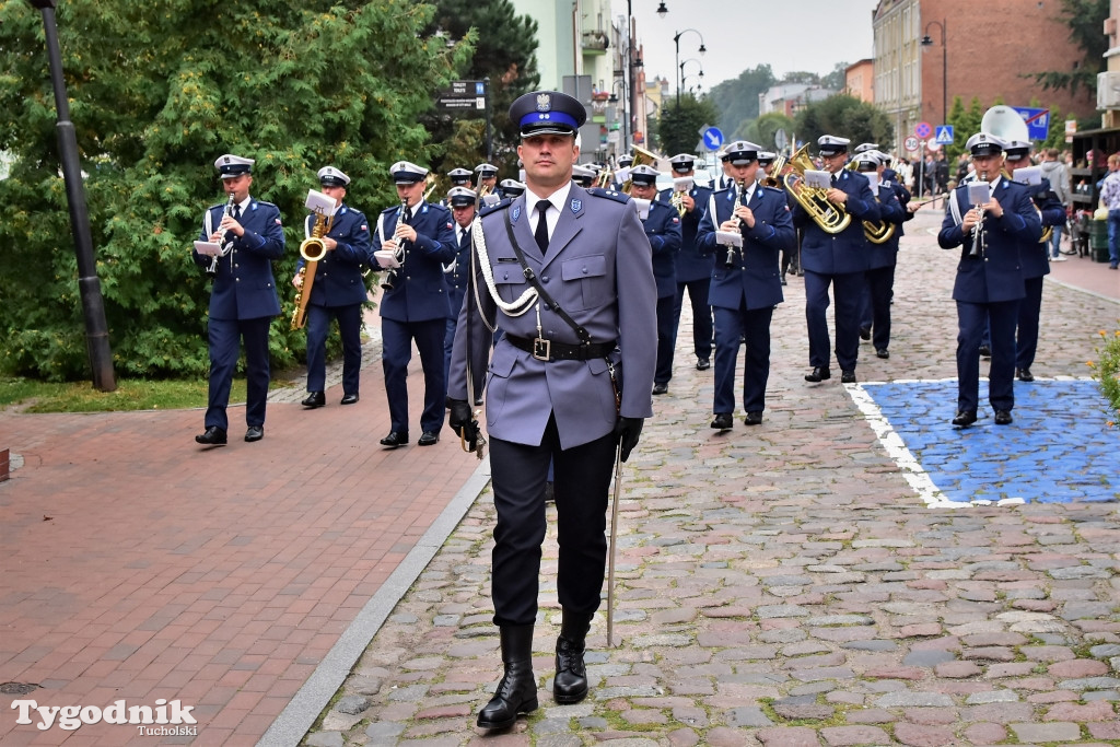 Nadanie sztandaru KPP w Tucholi