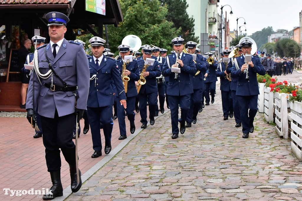 Nadanie sztandaru KPP w Tucholi