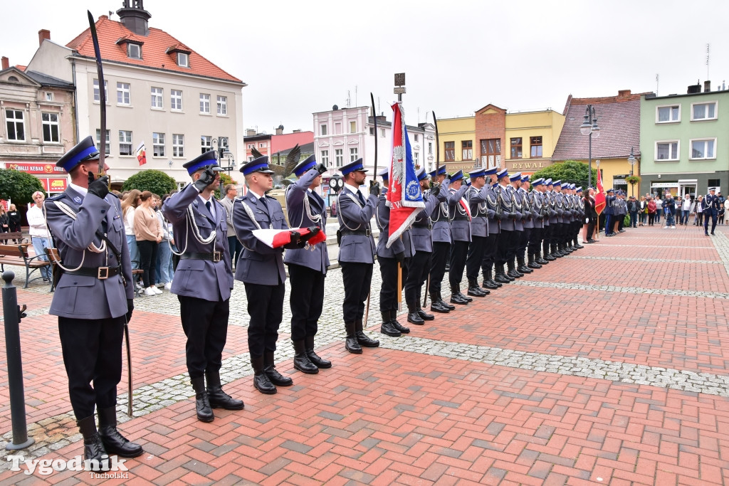 Nadanie sztandaru KPP w Tucholi