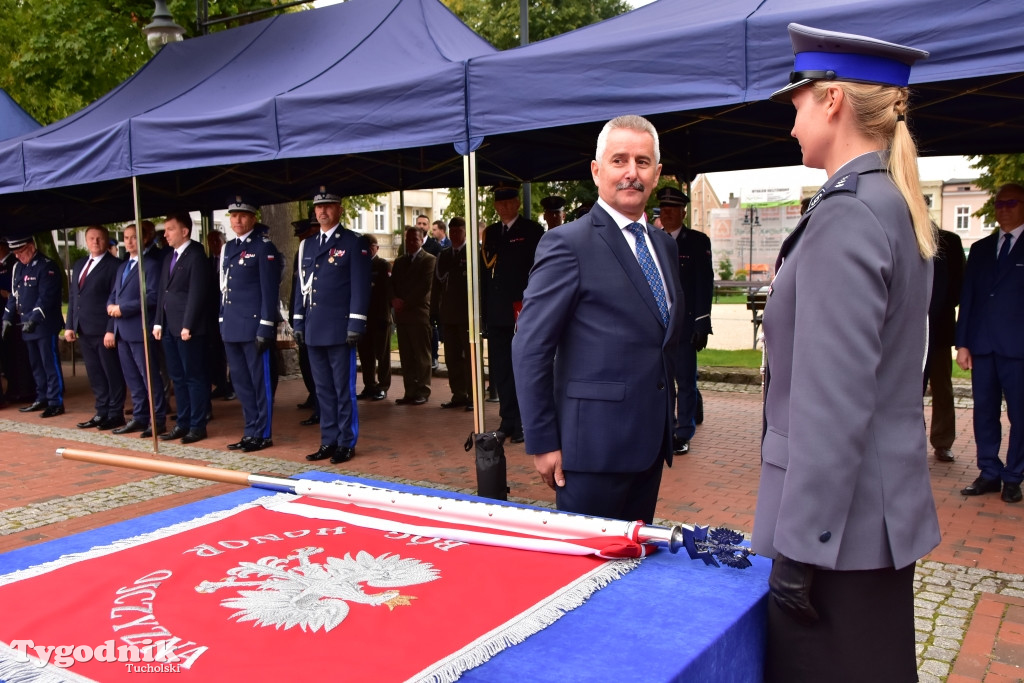 Nadanie sztandaru KPP w Tucholi