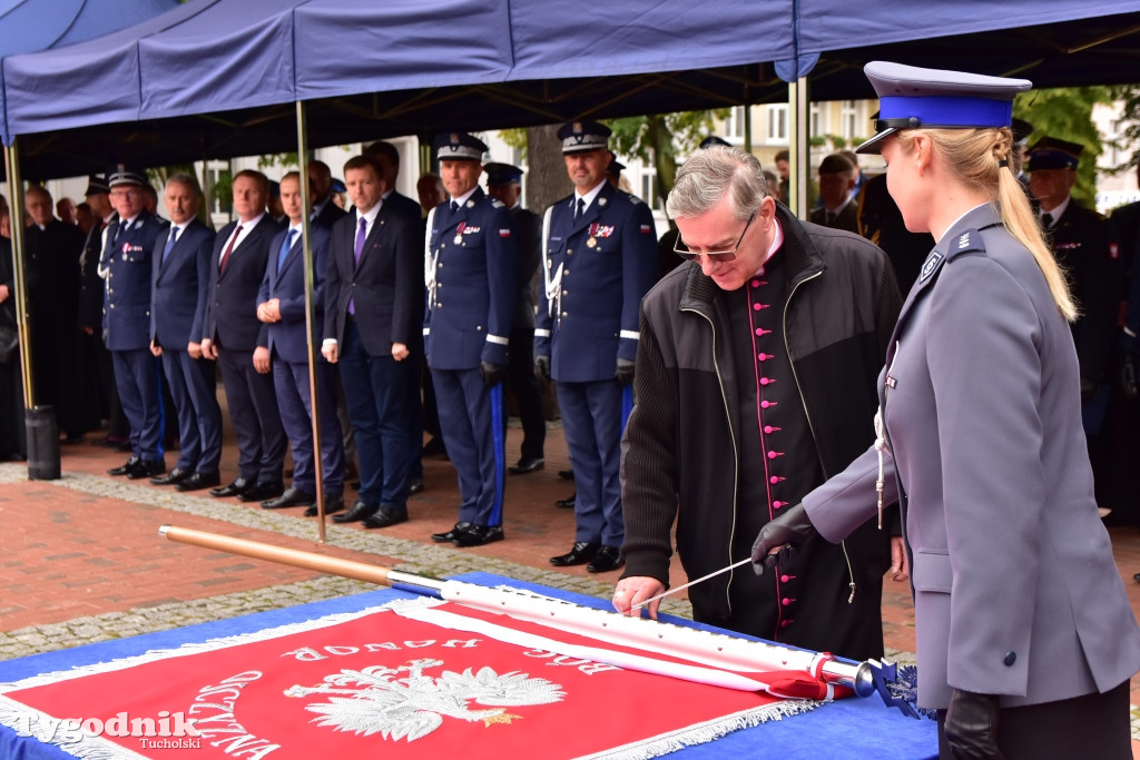 Nadanie sztandaru KPP w Tucholi