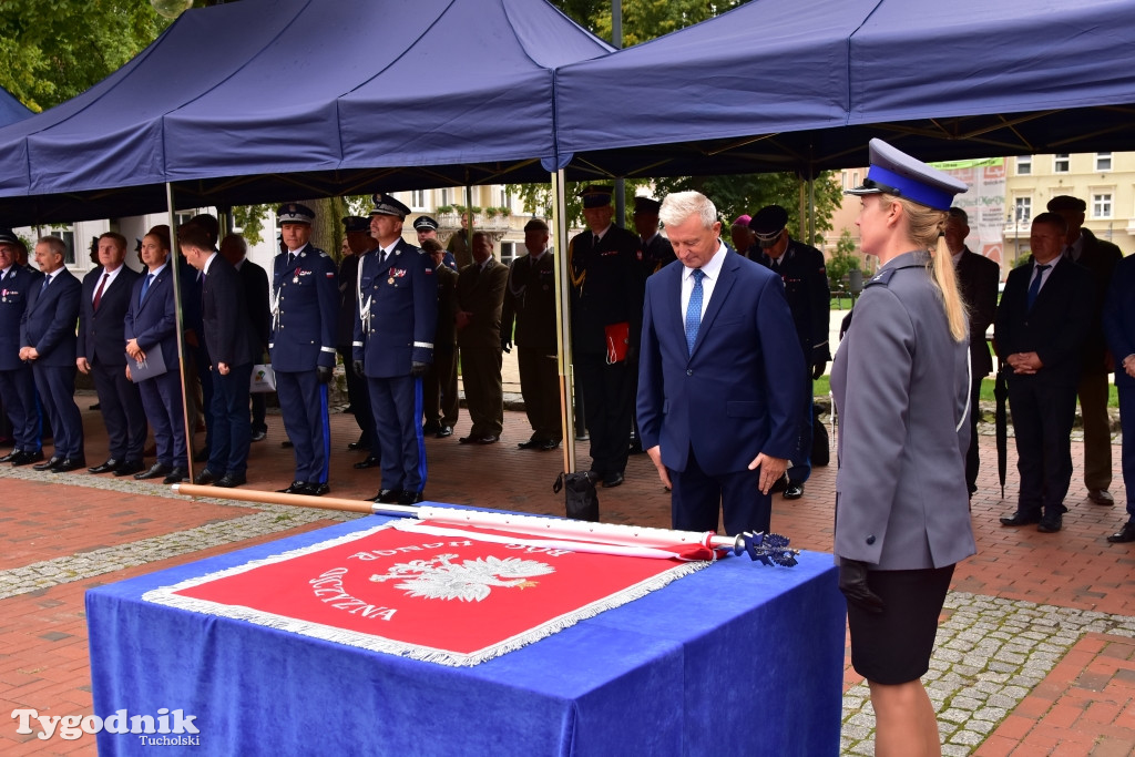 Nadanie sztandaru KPP w Tucholi