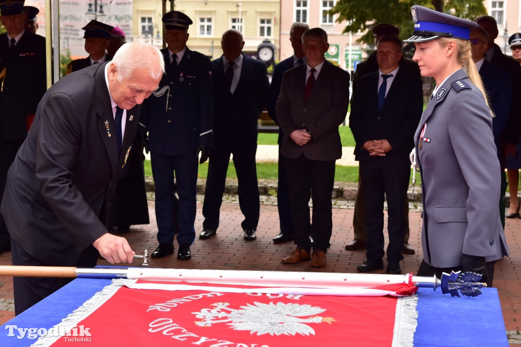 Nadanie sztandaru KPP w Tucholi