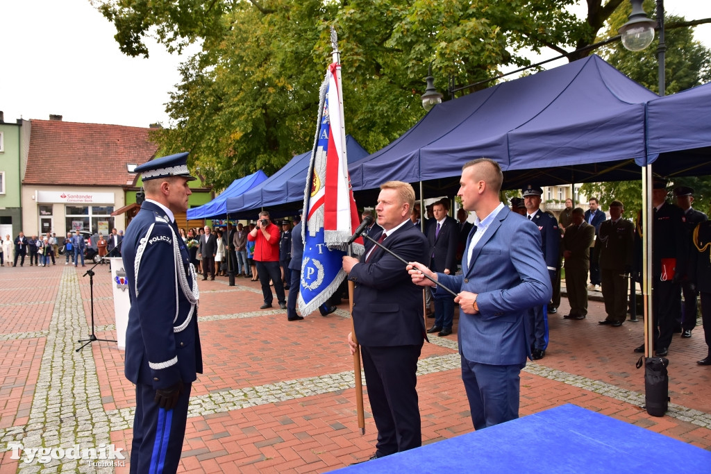 Nadanie sztandaru KPP w Tucholi