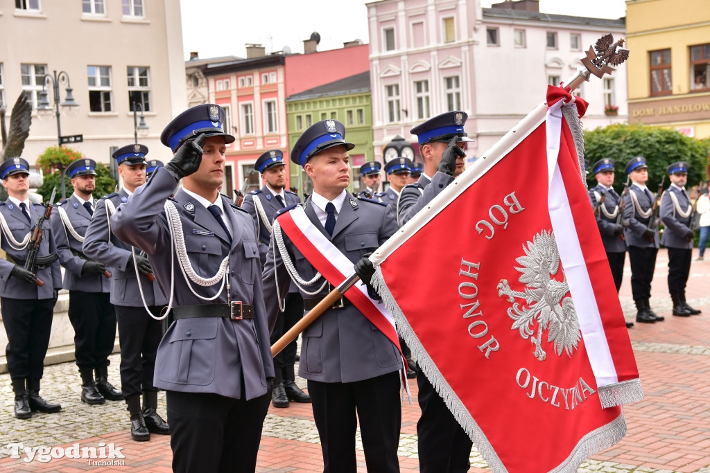 Nadanie sztandaru KPP w Tucholi