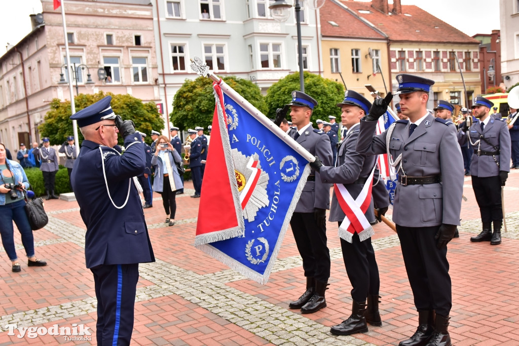 Nadanie sztandaru KPP w Tucholi