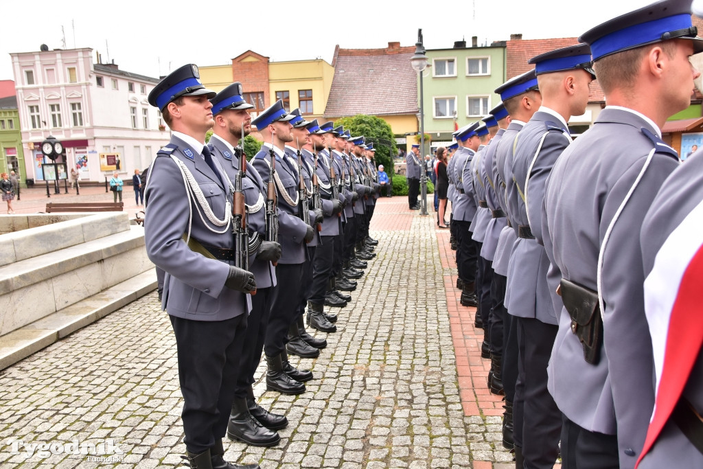 Nadanie sztandaru KPP w Tucholi