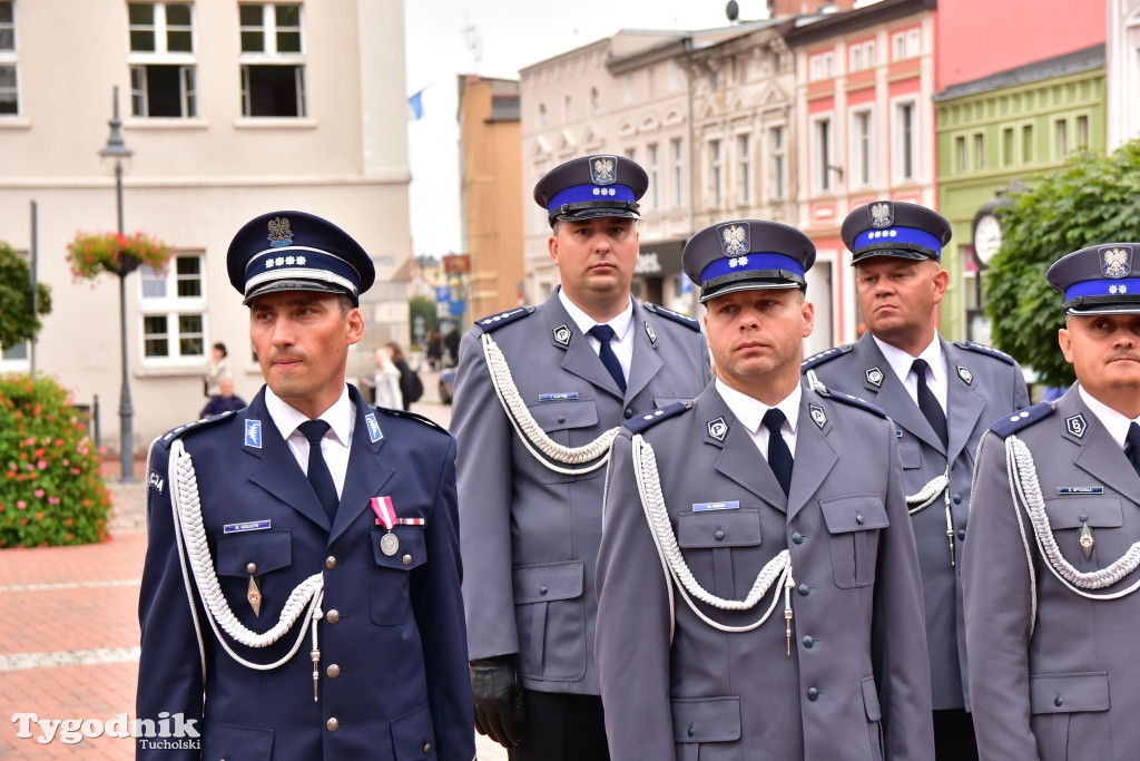 Nadanie sztandaru KPP w Tucholi