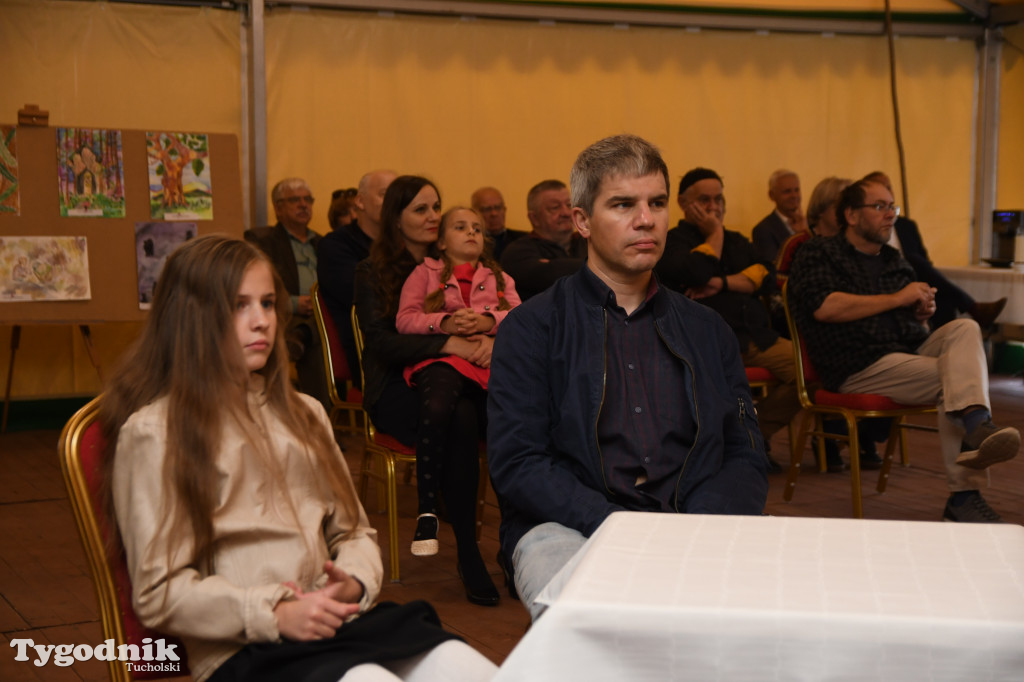 Plener w Brdzie, na nim dzieci ze Sztukarni (2022)