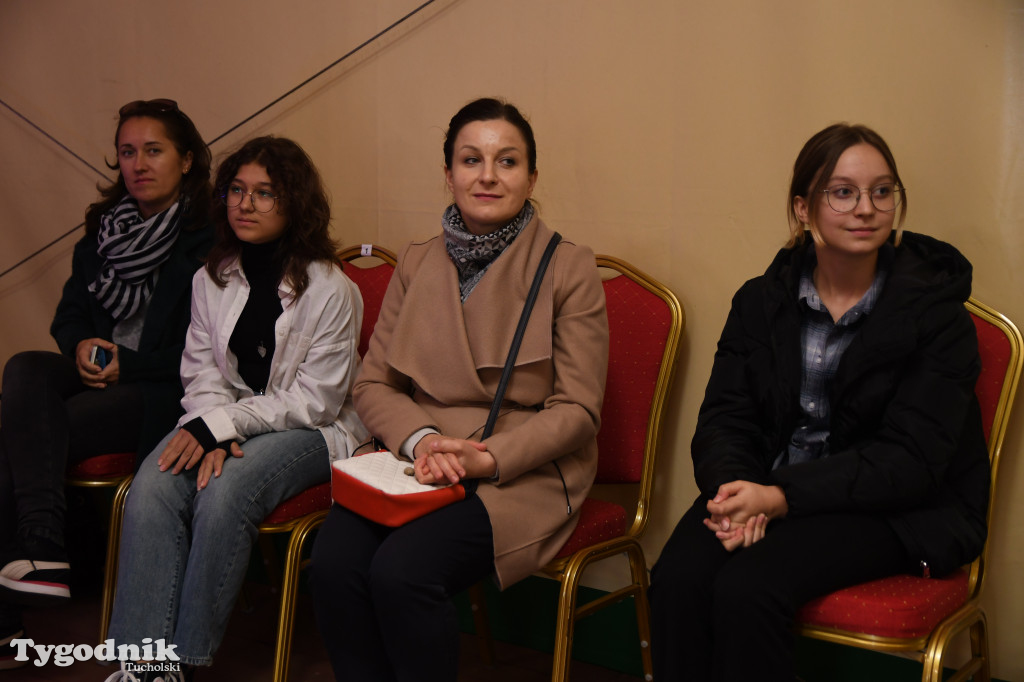 Plener w Brdzie, na nim dzieci ze Sztukarni (2022)