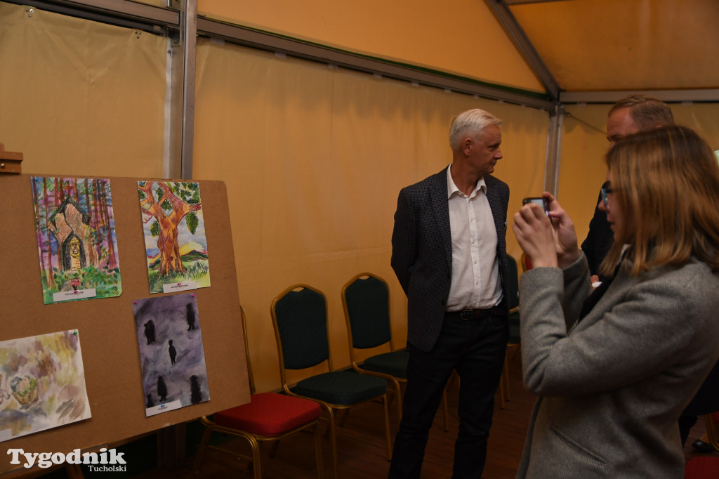 Plener w Brdzie, na nim dzieci ze Sztukarni (2022)