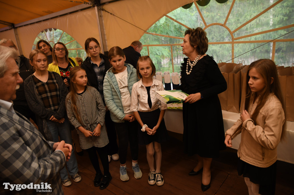 Plener w Brdzie, na nim dzieci ze Sztukarni (2022)