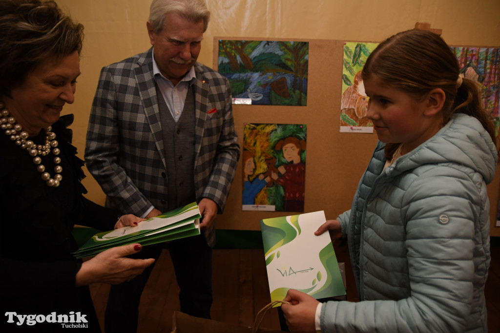 Plener w Brdzie, na nim dzieci ze Sztukarni (2022)