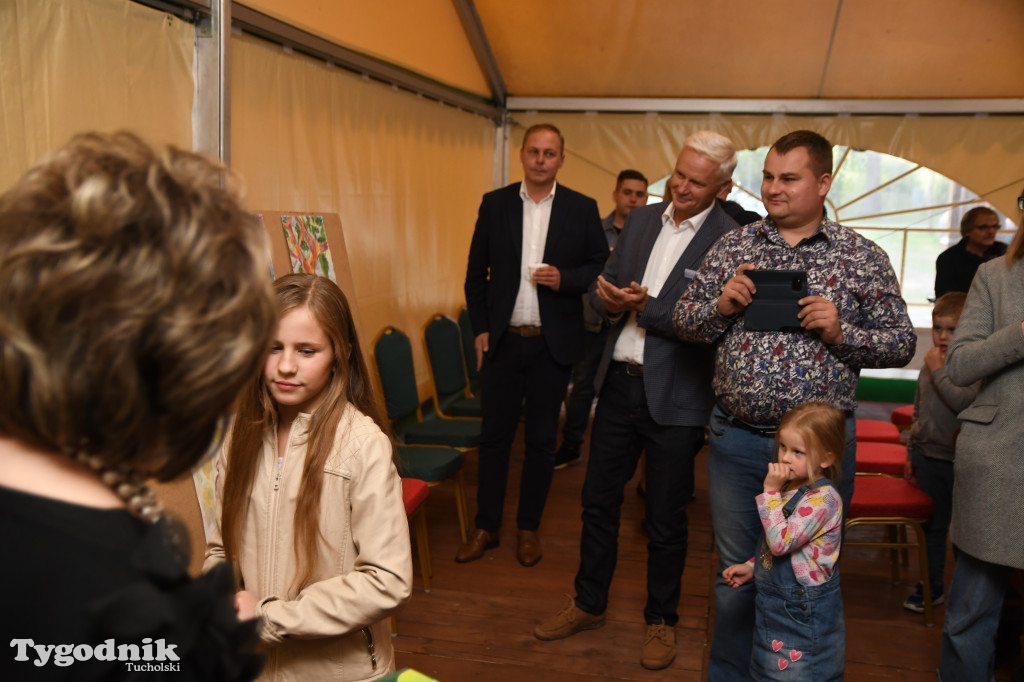 Plener w Brdzie, na nim dzieci ze Sztukarni (2022)