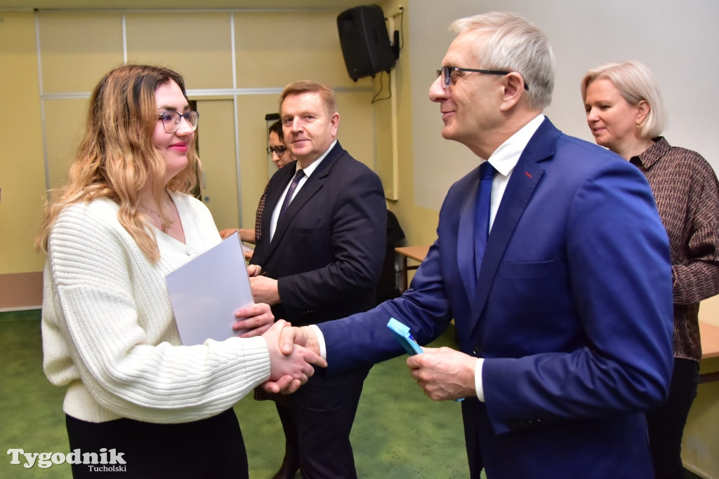 Stypendia dla uczniów LO, ZSLiA i ZSLiT