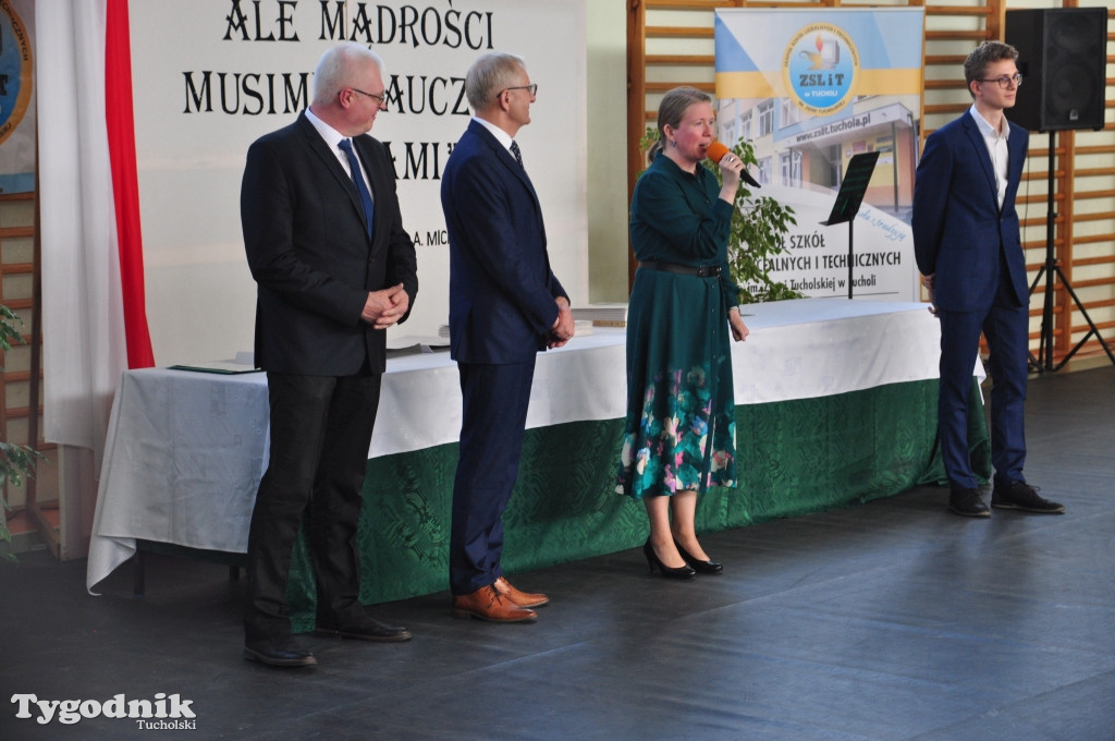 Zdjęcia absolwentów ZSLiT