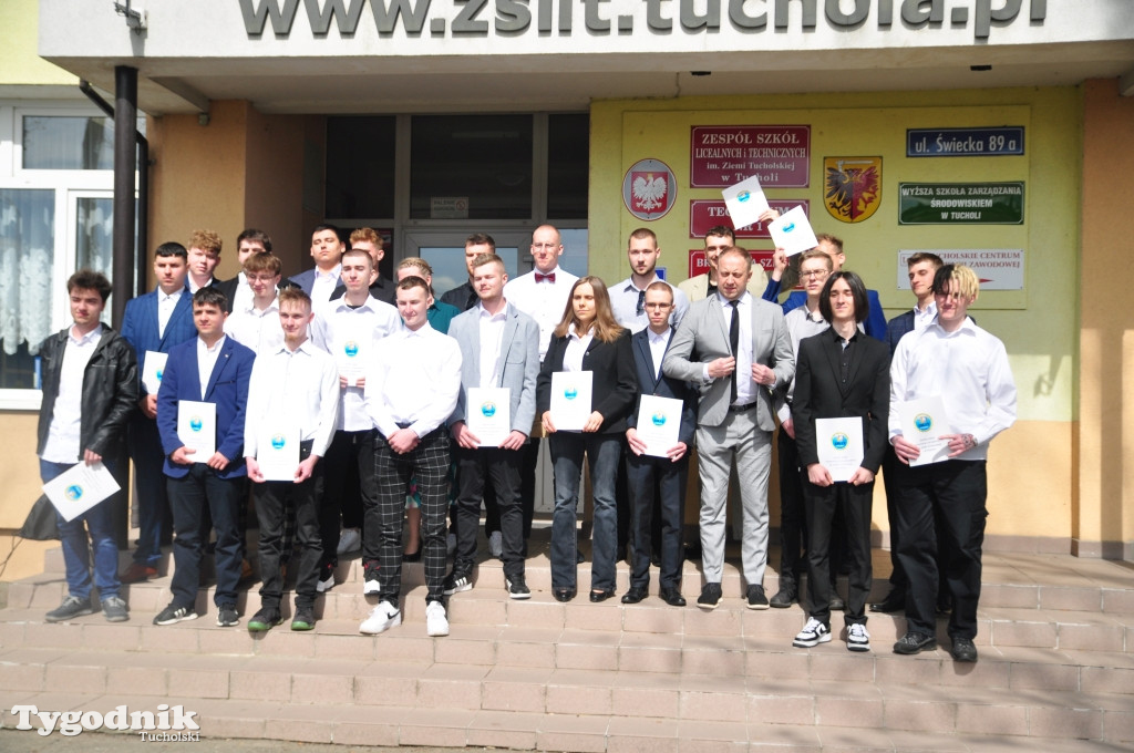Zdjęcia absolwentów ZSLiT