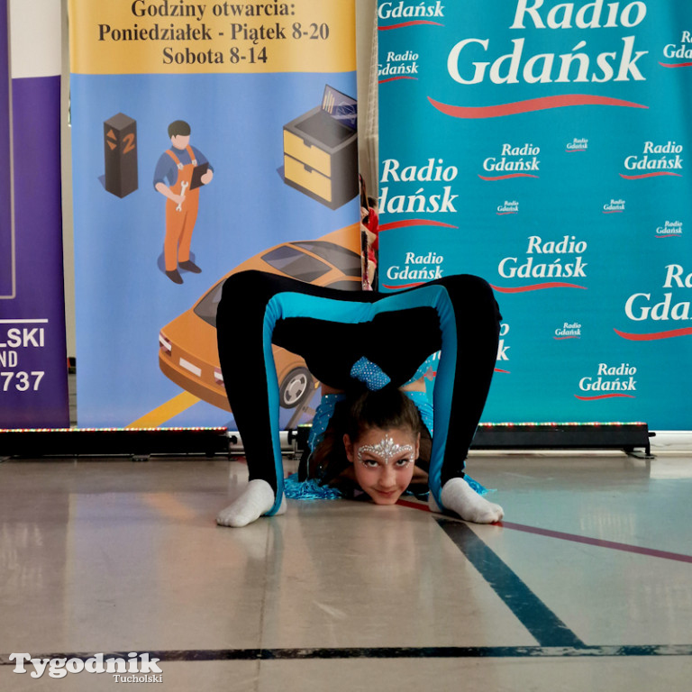 Młode gimnastyczki z medalami mistrzostw Polski