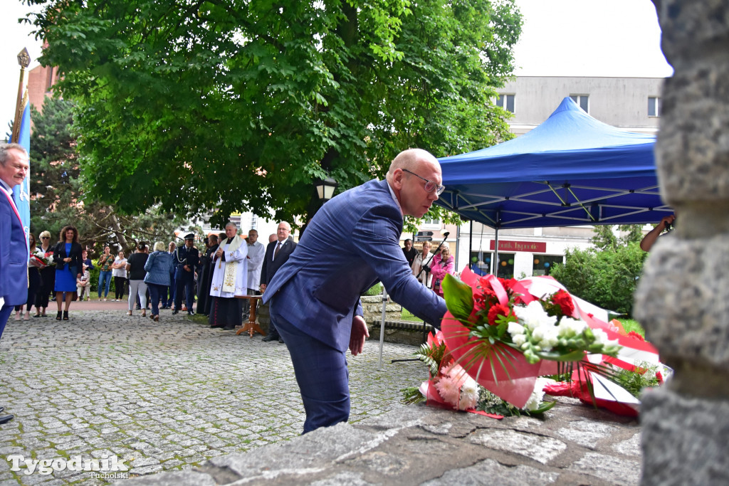 Uroczystość przy pomniku św. Małgorzaty w Tucholi