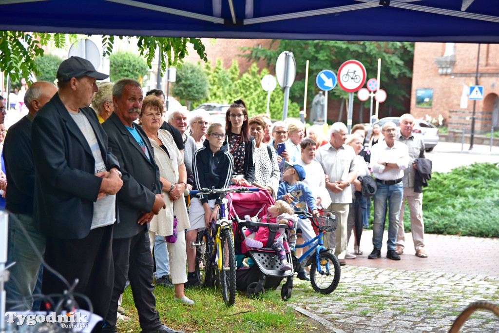 Uroczystość przy pomniku św. Małgorzaty w Tucholi